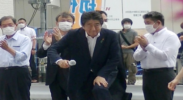 Eski Japonya Başbakanı Abenin katilinin evinde, çok sayıda silah ele geçirildi