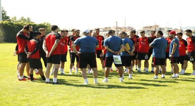Eskişehirspor Teknik Direktörü Biçer: “Onur Arının şu an gitmesi söz konusu değil”