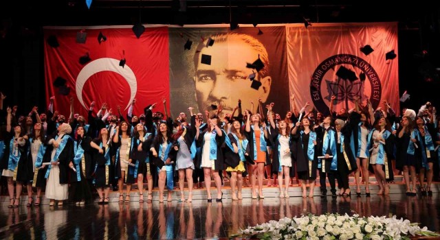 ESOGÜ Diş Hekimliği Fakültesi 2022 mezunlarını verdi