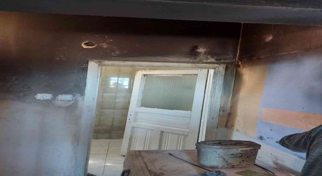 Evi yanan aileye yardım eli