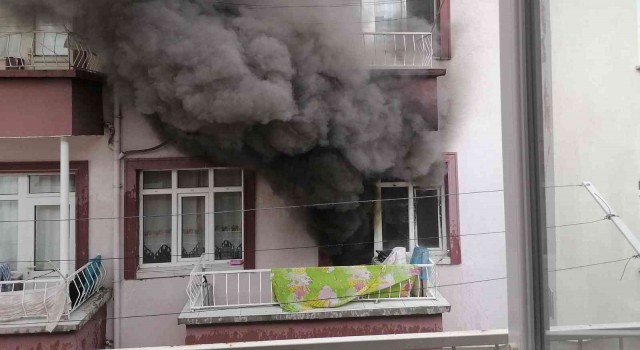 Evin mutfağında çıkan yangın hasara yol açtı