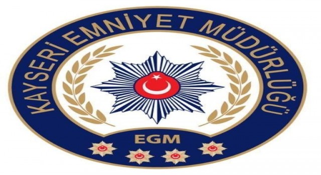 Evinde fuhuş yaptıran şahıs, komisyon için yan odada beklemiş