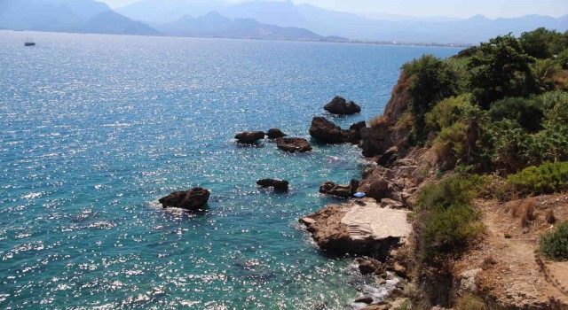 Evinden hava almak için çıkan kadının falezlerde cesedi bulundu
