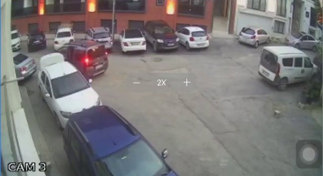 Eyüpsultanda hırsızlar park halindeki araçlara dadandı