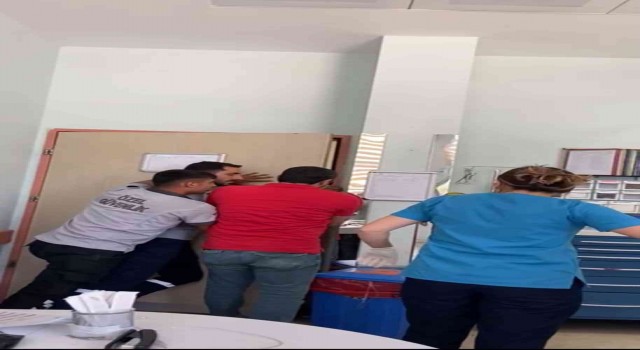 Fahrettin Koca duyurdu, sağlık çalışanlarına bıçaklı saldırgan zanlı tutuklandı
