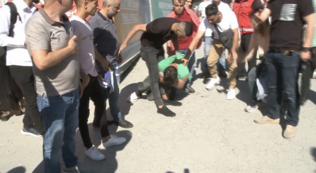 Fatihte otomobilden hırsızlık yapan zanlıyı vatandaşlar metrelerce kovaladı