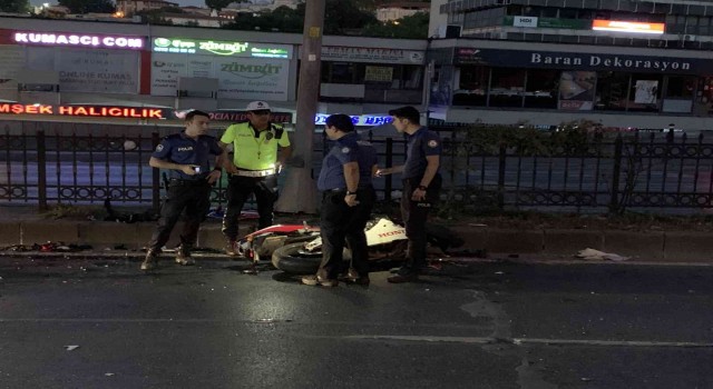 Fatihte otomobille motosiklet çarpıştı: 1 ölü, 1 yaralı