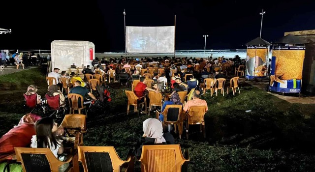 Fatsada açık havada nostaljik sinema keyfi