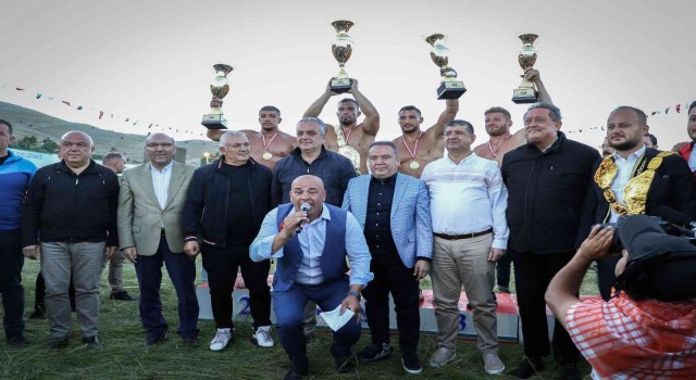 Feslikanın başpehlivanı Yusuf Can Zeybek