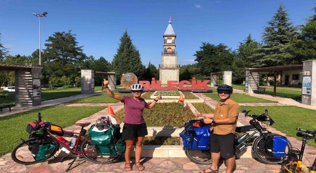 Fransa ve Polonyadan bisikletleriyle yola çıkan turistler Bilecike vardı