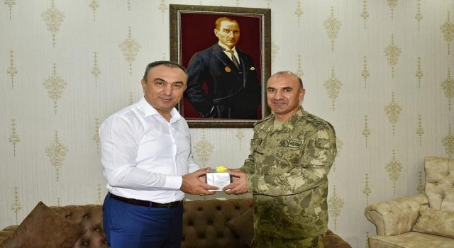 Garnizon Komutanı Ayhan, Kilise veda etti