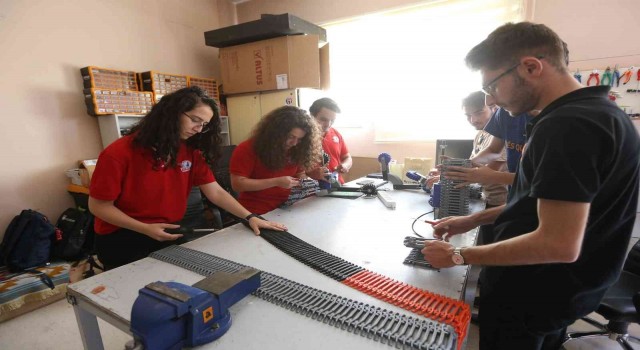 Gaziantepte Teknofestte yarışacak 26 takıma malzeme desteği