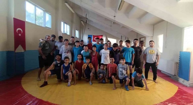 Geleceğin güreşçileri, spor okullarında yetişiyor