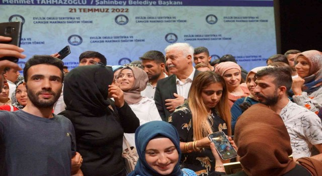 Genç çiftlerden Hatipoğluna yoğun ilgi