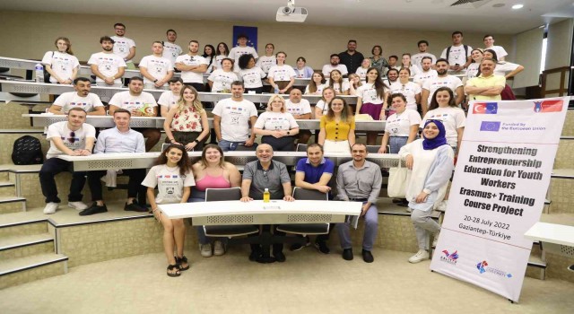 “Gençlik Çalışanları için Girişimcilik Eğitiminin Güçlendirilmesi” projesi HKÜde açıldı