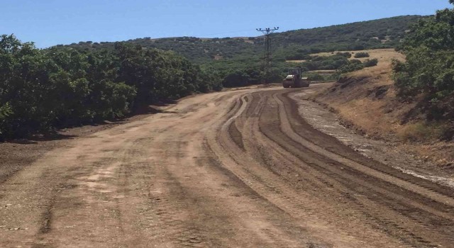 Gençte köy yollarının yapımı sürüyor