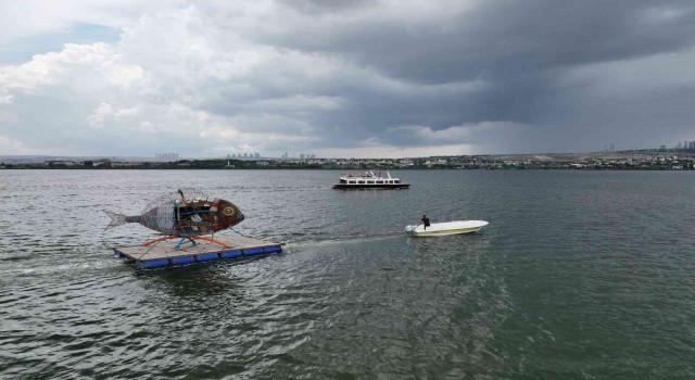 Geri dönüşümle oluşturulan ‘Balık Heykel ismini arıyor