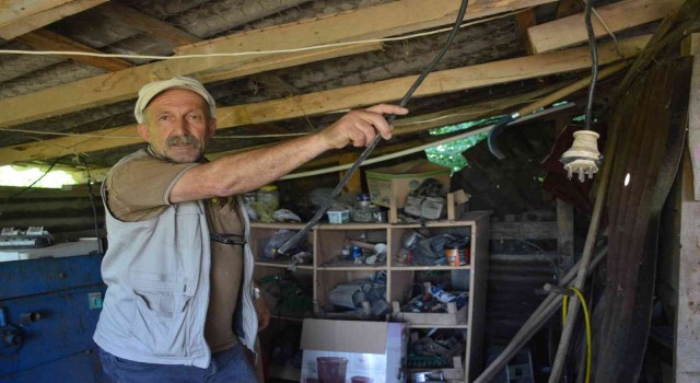Girdikleri atölyedeki bazı eşyaların yanı sıra elektrik tesisatını bile çaldılar