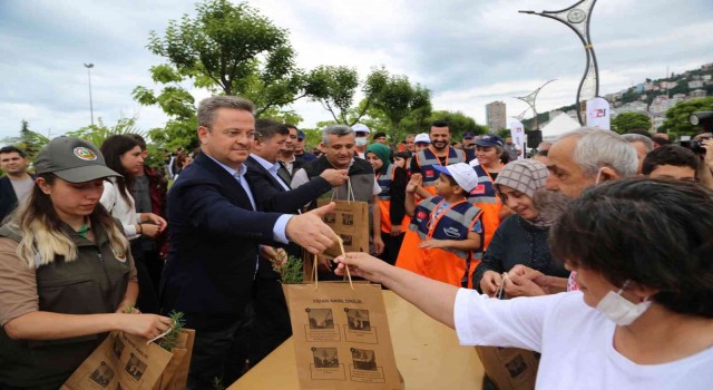 Giresunda, 15 Temmuz şehitleri anısına fidan dikilip, dağıtıldı