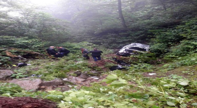 Giresunda hafif ticari araç dereye uçtu: 7 yaralı