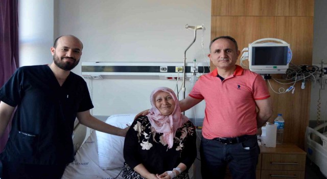 Göğsünü kaybetmeden kanserden kurtuldu