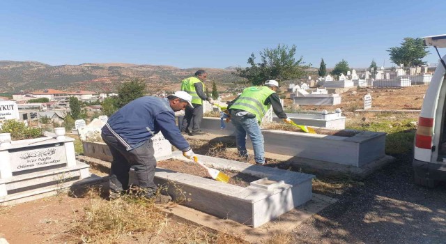 Gölbaşındaki mezarlıkta bayram hazırlığı