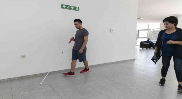 Görme engelli bireylere bağımsız hareket becerileri kursu