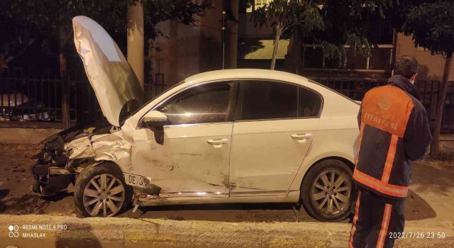 Gümüşhanede hatalı sollama sonucu iki otomobil kafa kafaya çarpıştı: 2 yaralı