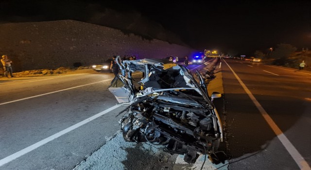 Gurbetçinin otomobili traktörle çarpıştı: 1 ölü, 7 yaralı