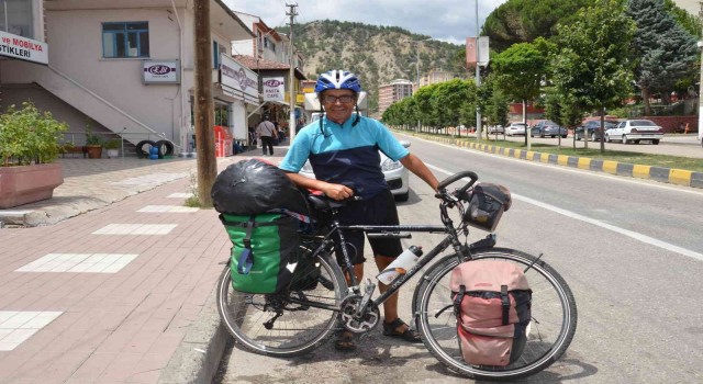 Gürcistana gitmek için yola çıkan Alman bisikletçi Kastamonuya ulaştı