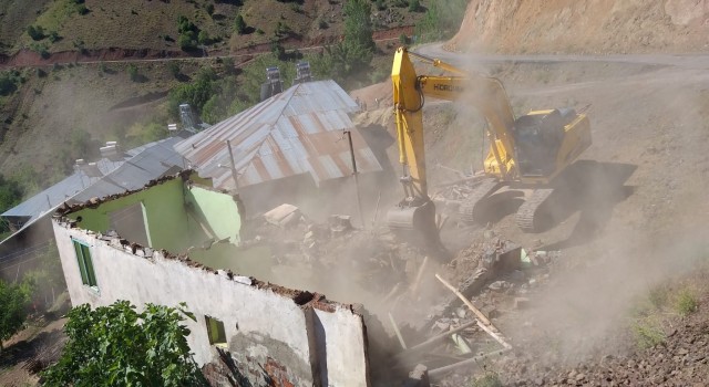 Haberi olmadan tapusuna şerh konuldu, evi yıkıldı