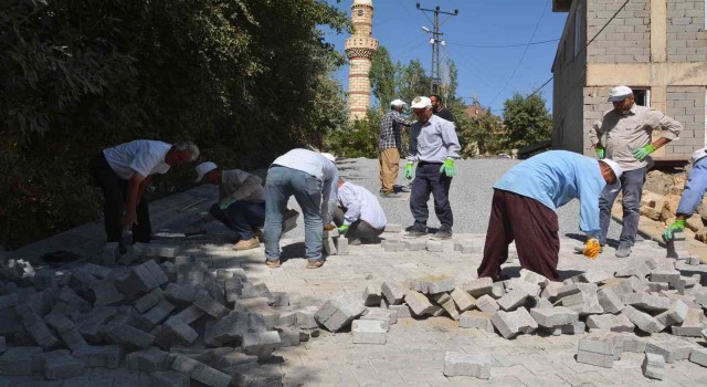 Hakkaride 3 semt ilk defa toprak yoldan kurtuluyor