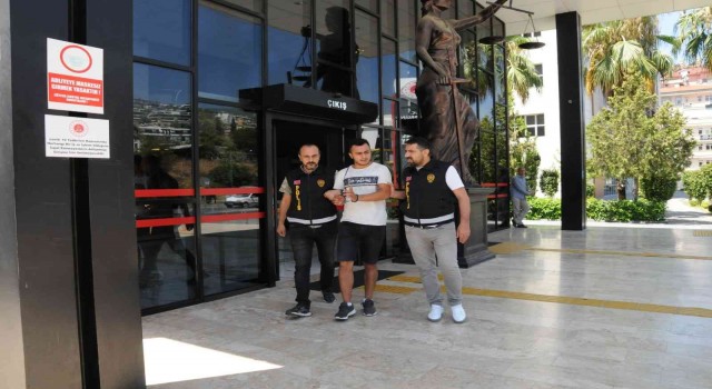 Hırsızlık suçundan 24 yılla aranan firari yakalandı
