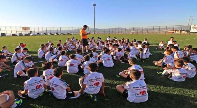 Honazda yaz futbol okulunda çalışmalar başladı