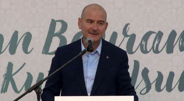 İçişleri Bakanı Soylu göçmenlerle bayramlaştı