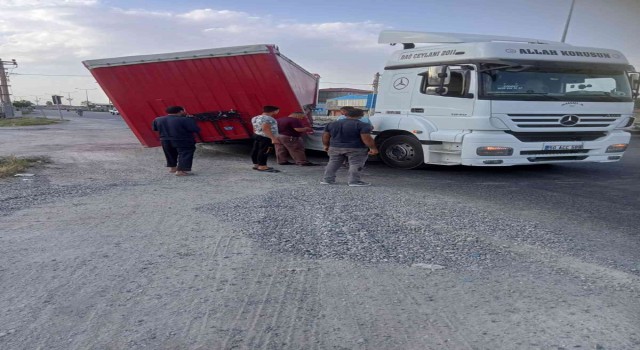 Iğdırda çekiciden ayrılan dorse korkuttu