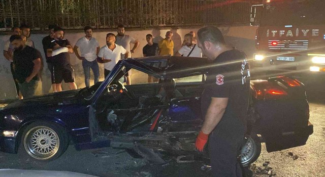İki otomobil çarpıştı: 1i ağır 2 yaralı