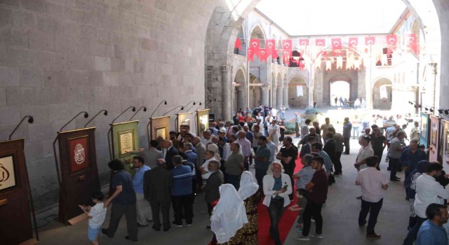 ‘İman Ayetleri Hat Sergisi Erzurumda sanatseverlerle buluştu