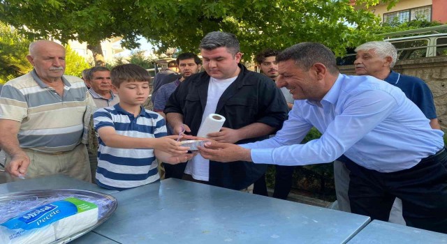 İş insanı Subaşından bayram namazı sonrası keşkek ikramı