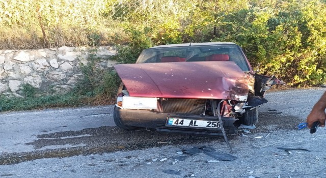 İş makinesi ile otomobil çarpıştı: 1 yaralı