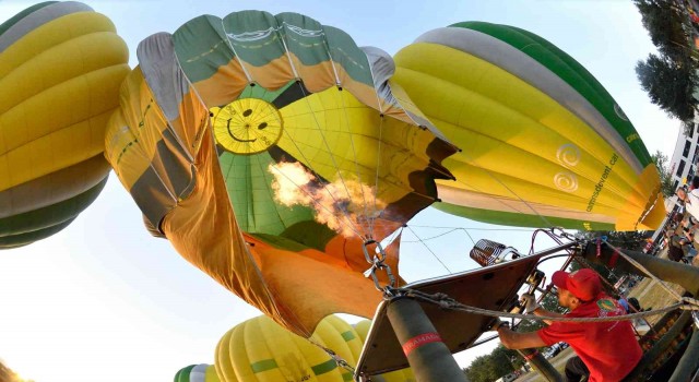 İspanyada 26ncı Avrupa Balon Festivali başladı