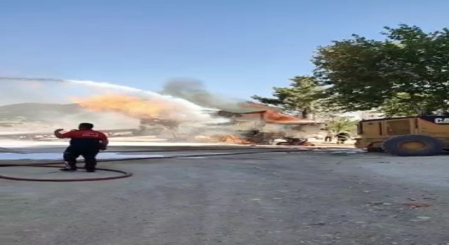 Ispartada iş makinesi doğalgaz borusunu patlattı: 3 yaralı