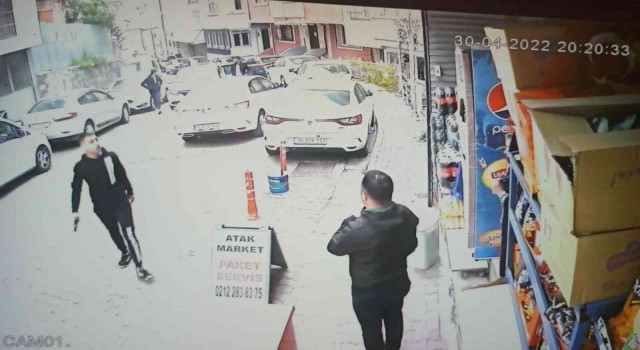 İstanbulda baba ve çocuğuna dehşeti yaşatan silahlı maganda kamerada
