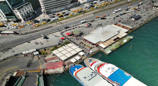 İstanbulda bayramda vapur sırası yoğunluğu