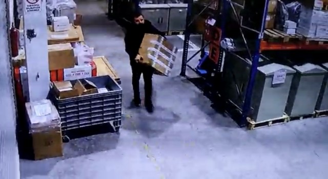 İstanbulda İSBAKta hırsızlık kamerada: Çalıştığı firmayı soydu