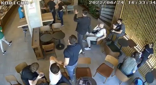 İstanbulda kafeteryada kavga, güreşçi gibi kündeye getirdi