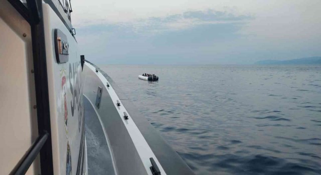 İzmir açıklarında 42 düzensiz göçmen kurtarıldı, 22 göçmen yakalandı