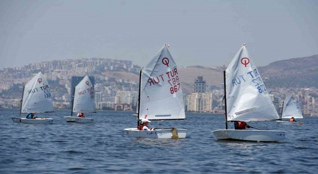 İzmir Körfez Festivalinde renkli görüntüler