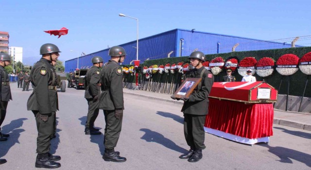 İzmir şehidini uğurladı