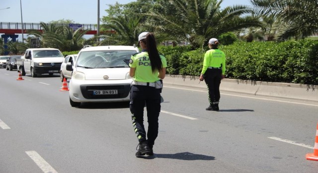 İzmirde bayram trafiği havadan ve karadan 449 personelle denetlenecek